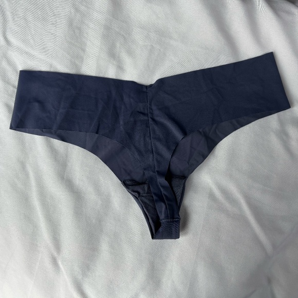 NWOT Victoria's Secret Body Thong - Picture 2 of 5